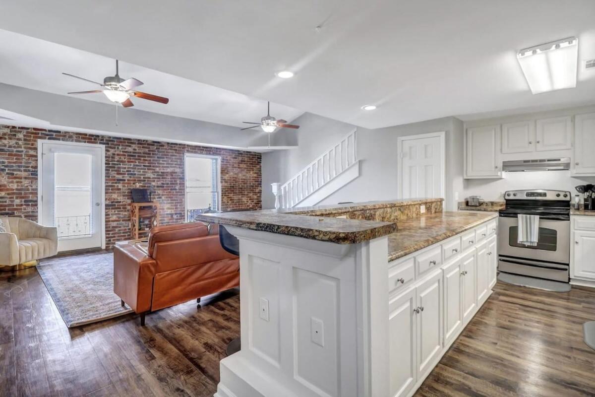 Eagle'S Landing Loft-Downtown Above Bull & Barrel Apartment Statesboro Luaran gambar