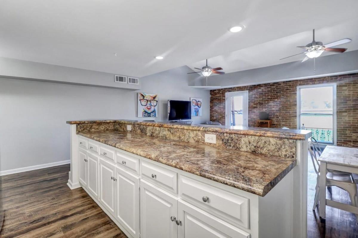 Eagle'S Landing Loft-Downtown Above Bull & Barrel Apartment Statesboro Luaran gambar
